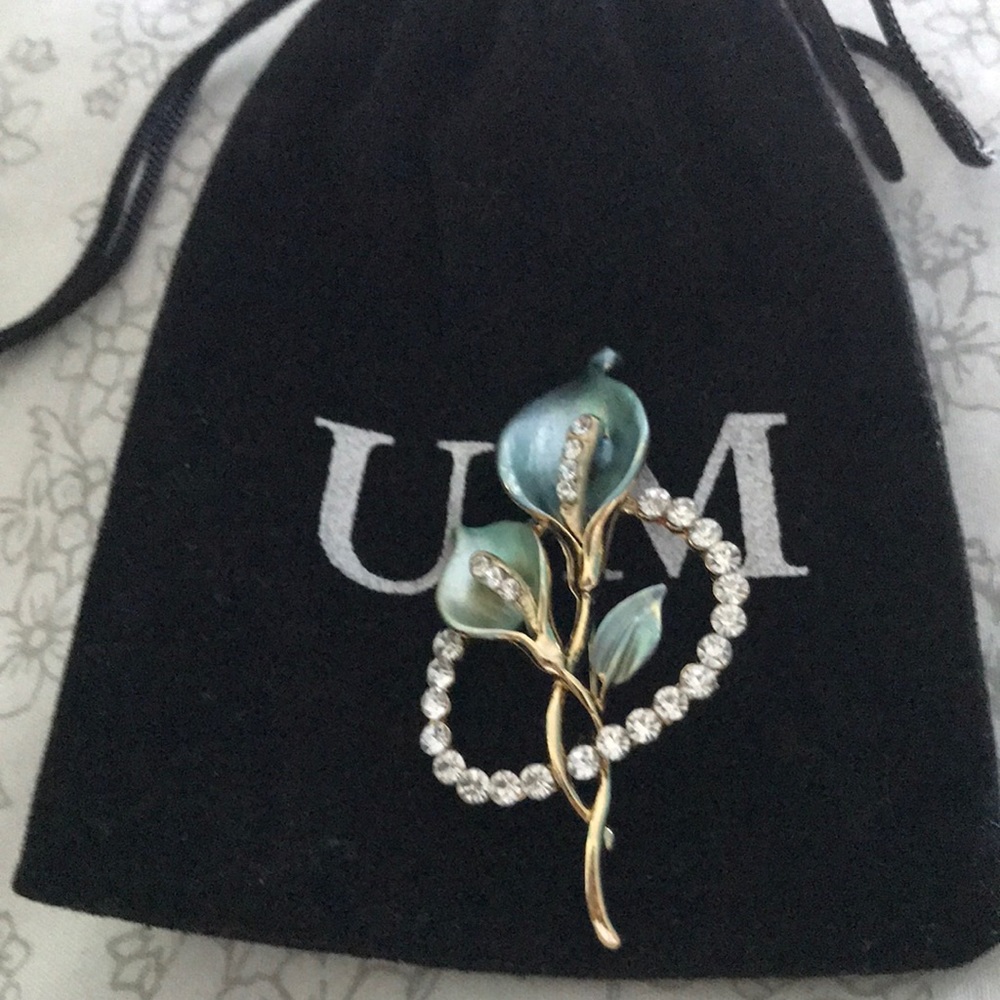 flower pin/ brooch